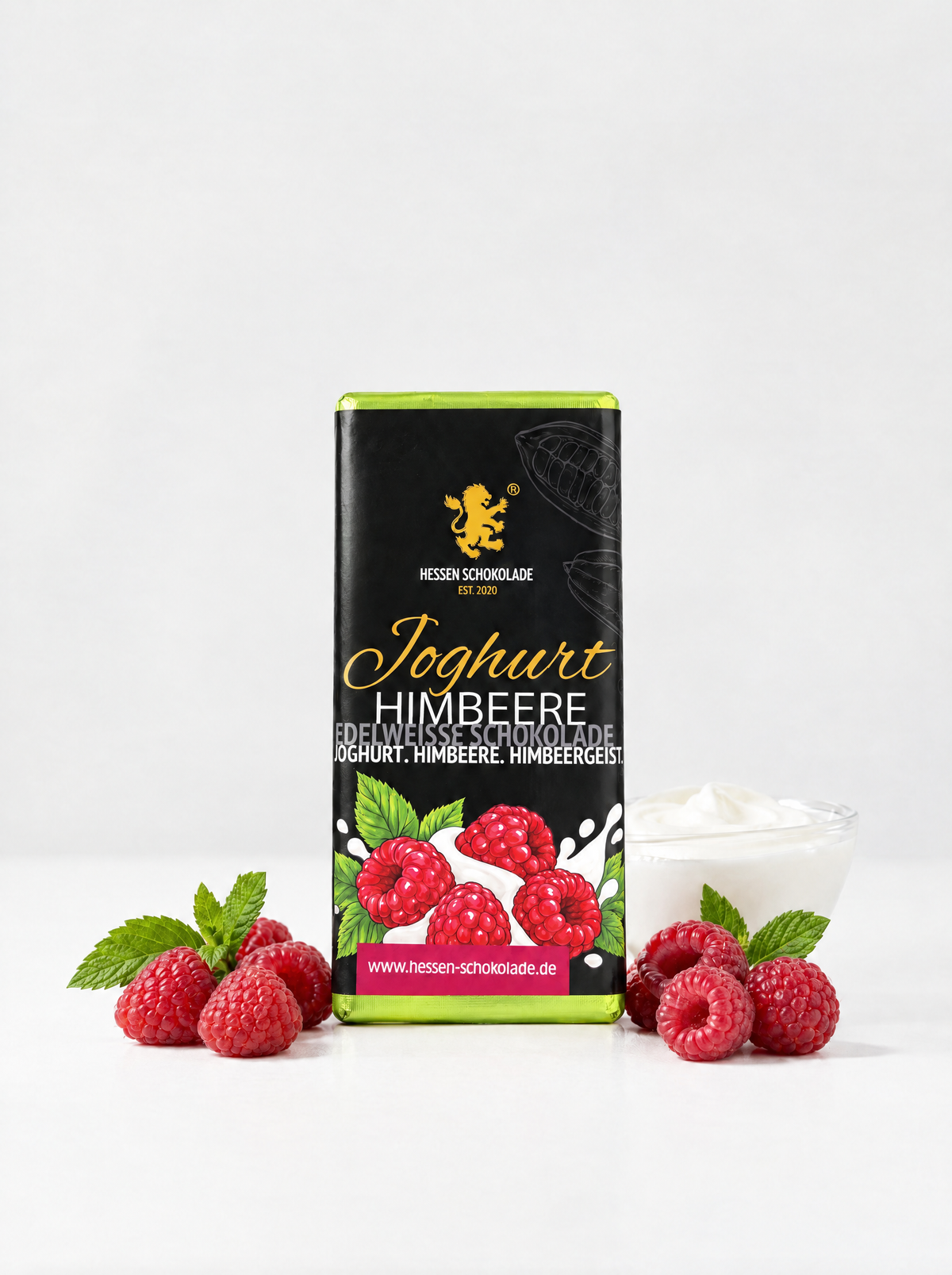 Hessen Schokolade Edelweiße Schokolade Joghurt Himbeere mit frischen Himbeeren und Joghurt